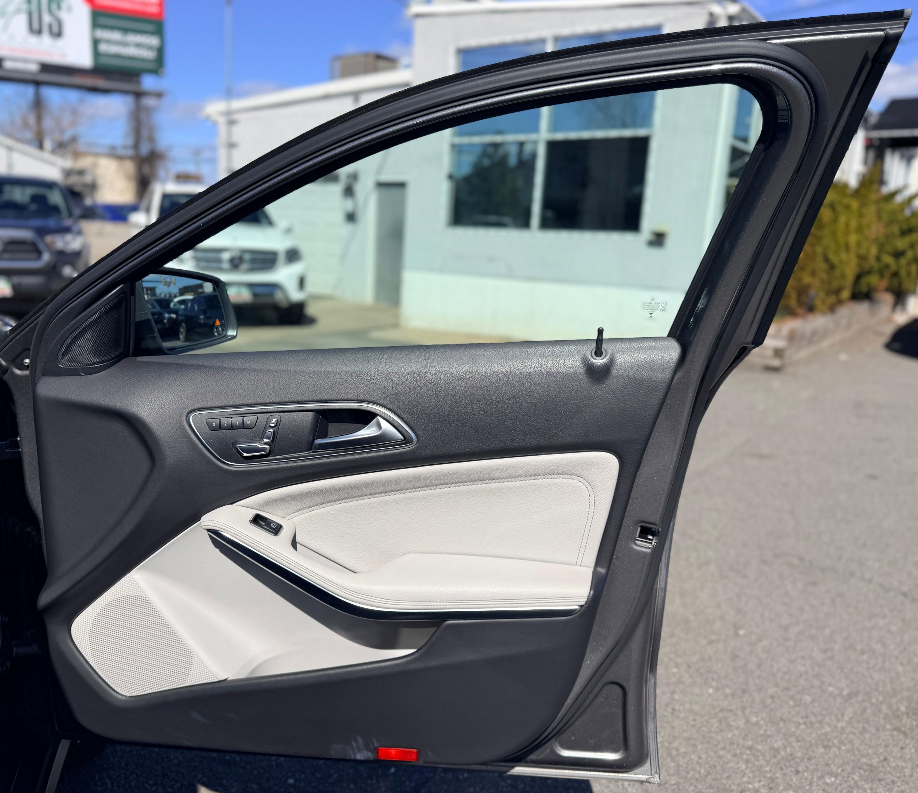 Used 2019 Mercedes-Benz GLA 250 4MATIC image 30