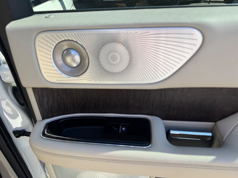 Used 2020 Lincoln Navigator L Reserve w/ Luxury Package AWD/4WD image 39