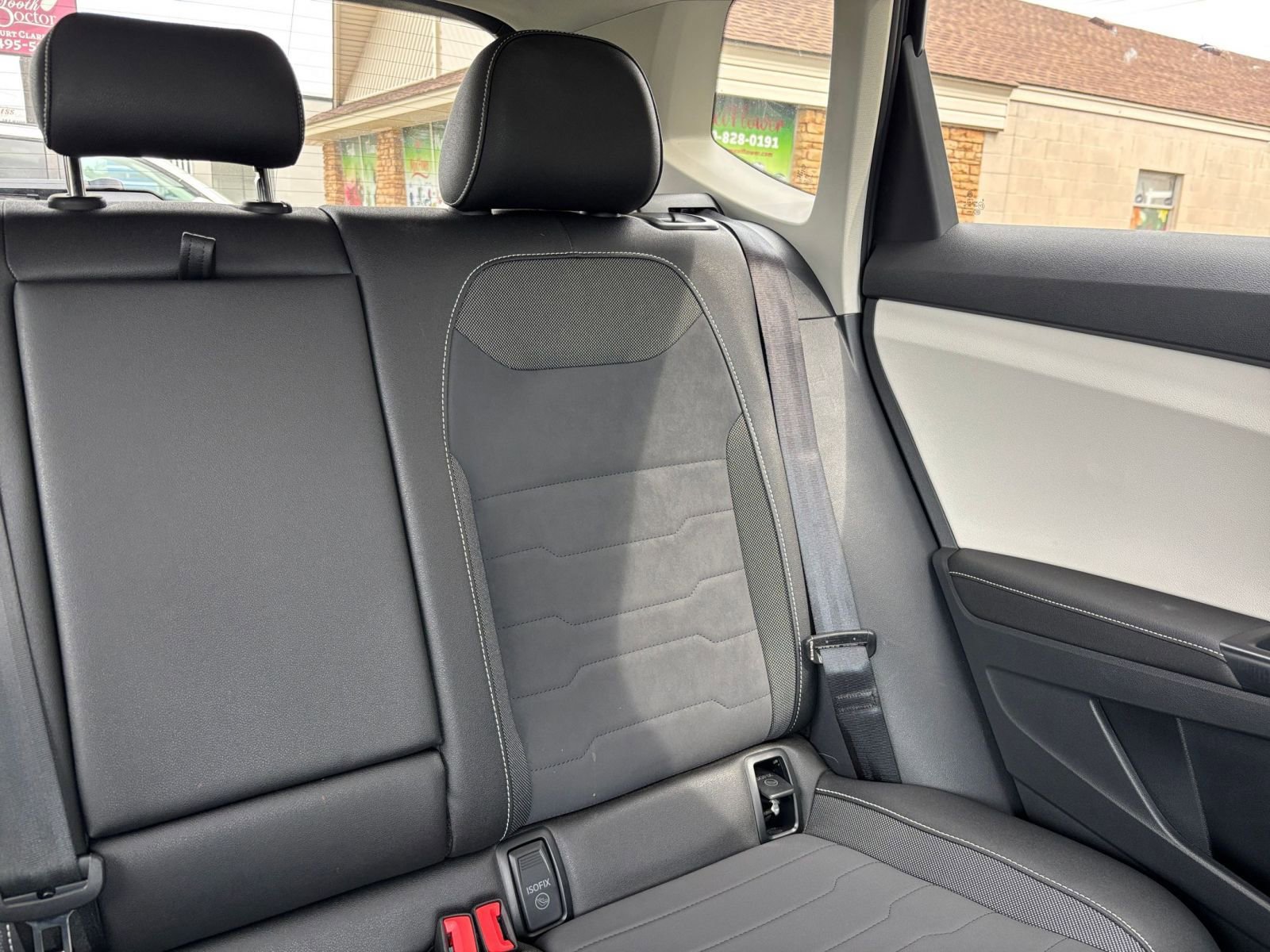 Used 2025 Volkswagen Taos SE FWD image 38