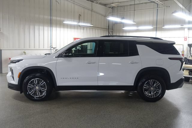 Used 2026 Chevrolet Traverse LT w/ Driver Confidence Package FWD image 4