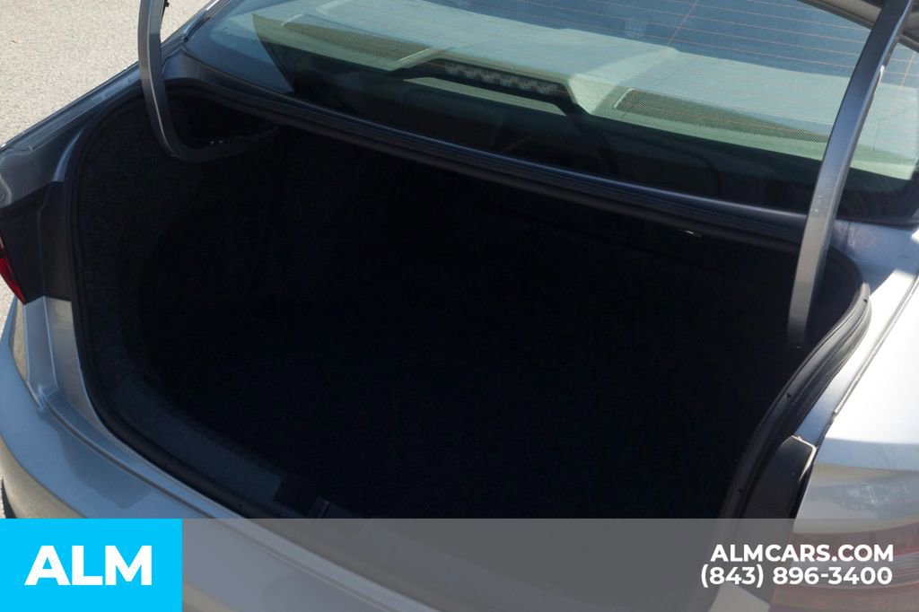 Used 2024 Volkswagen Jetta SE image 8