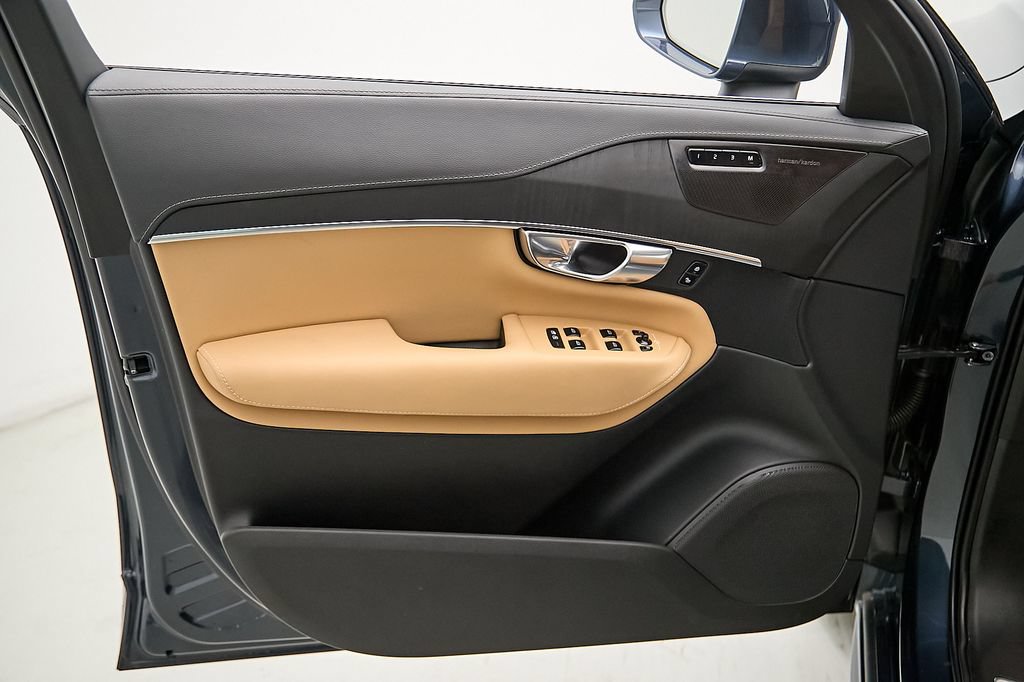 Certified 2025 Volvo XC90 T8 Ultra w/ Protection Package Premier AWD/4WD image 11