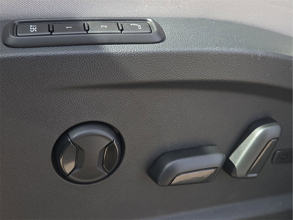 New 2025 Volkswagen ID. Buzz 1st Edition image 17