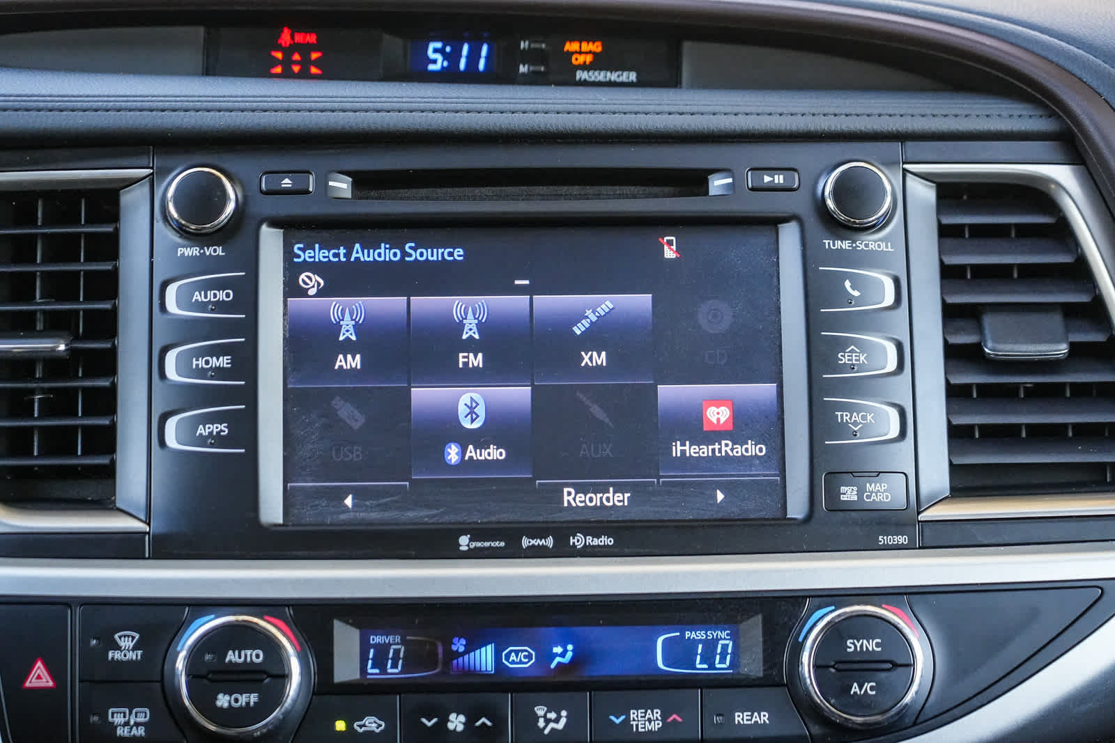 Used 2019 Toyota Highlander XLE w/ Carpet Mat Package (TMS) AWD/4WD image 14
