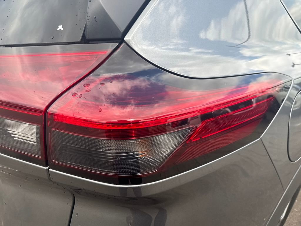 Used 2023 Nissan Rogue S image 43