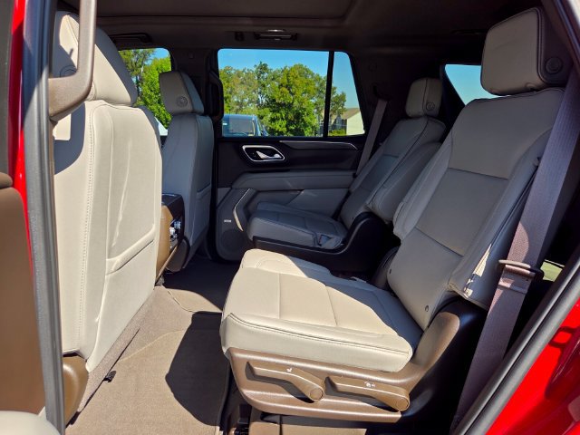 Used 2024 GMC Yukon SLT w/ SLT Premium Package RWD image 13
