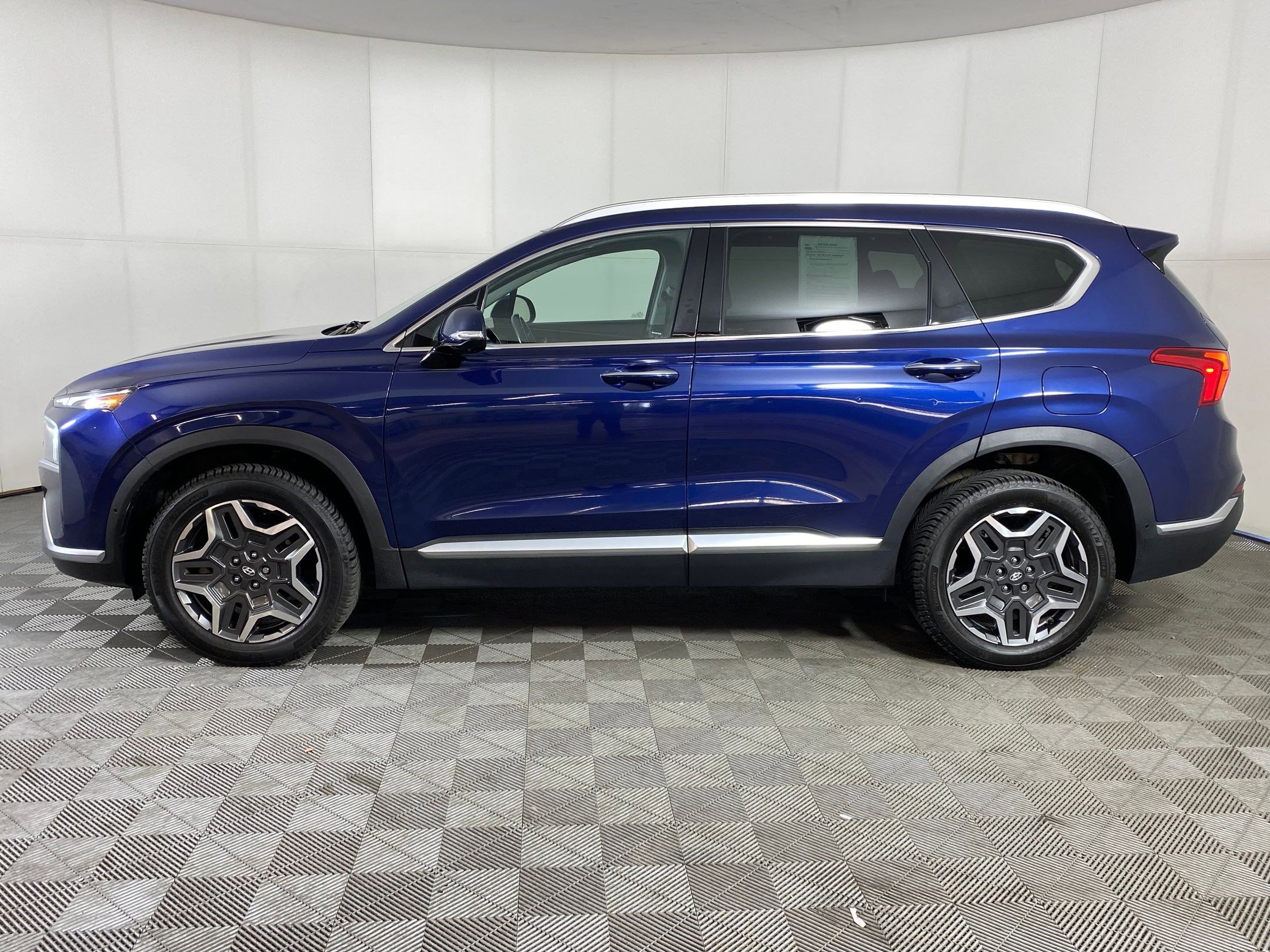 Used 2021 Hyundai Santa Fe Limited image 2