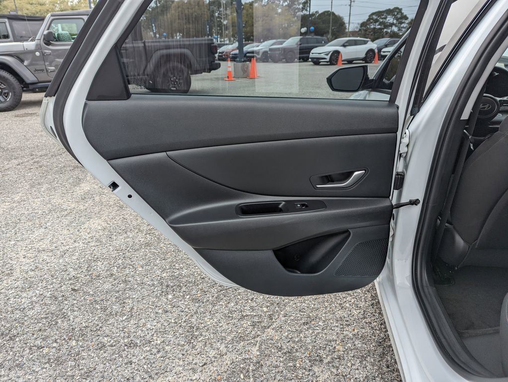 Used 2024 Hyundai Elantra SEL image 27
