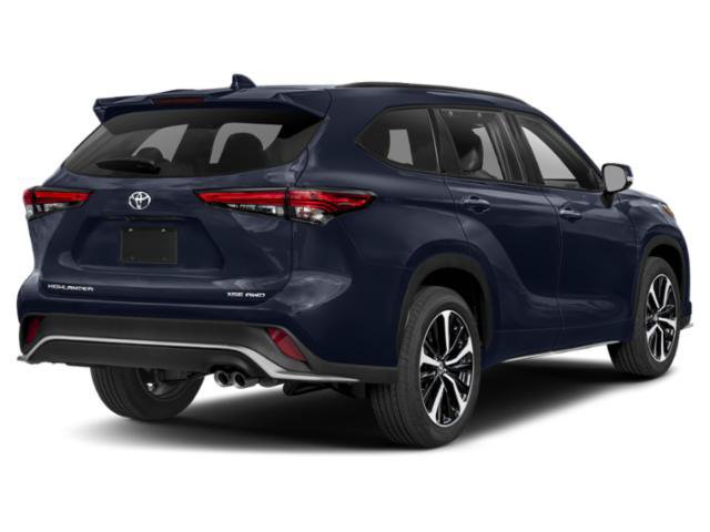 Used 2022 Toyota Highlander XLE AWD/4WD image 2