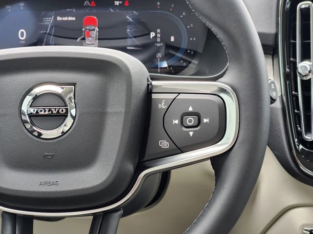 Used 2025 Volvo XC40 B5 Ultra w/ Climate Package image 33