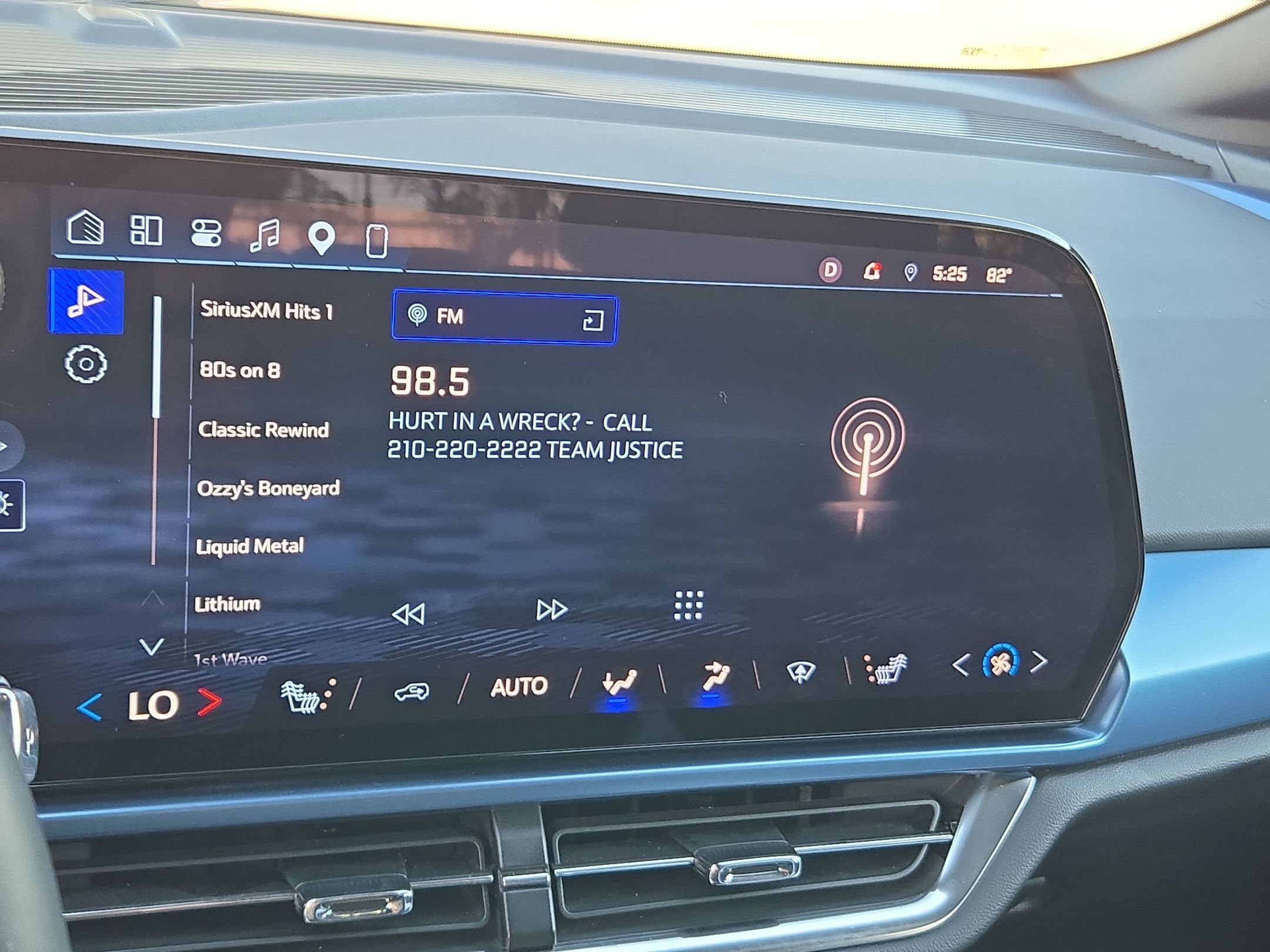 Certified 2024 Chevrolet Equinox EV LT FWD image 15