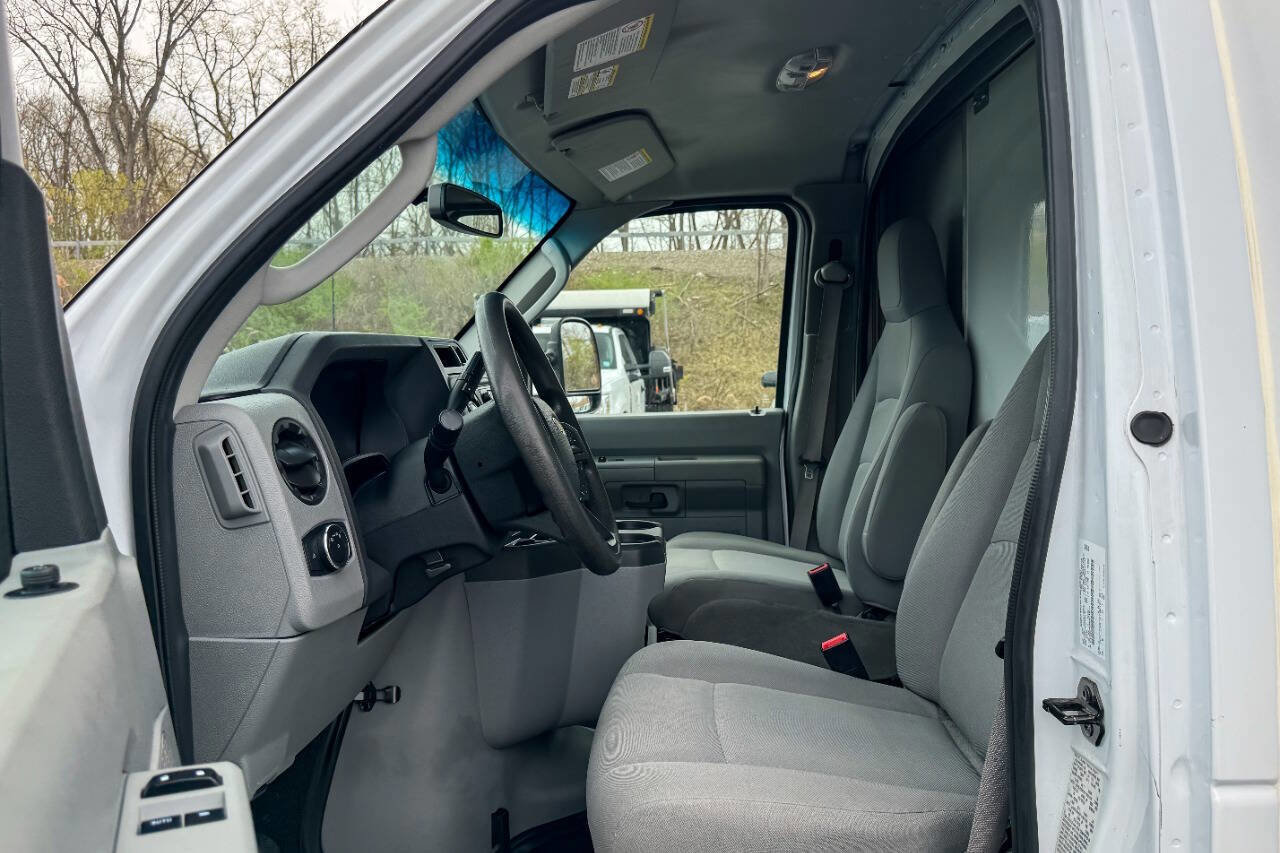 Used 2022 Ford E-350 and Econoline 350 Super Duty w/ Power Windows & Locks Group RWD image 22