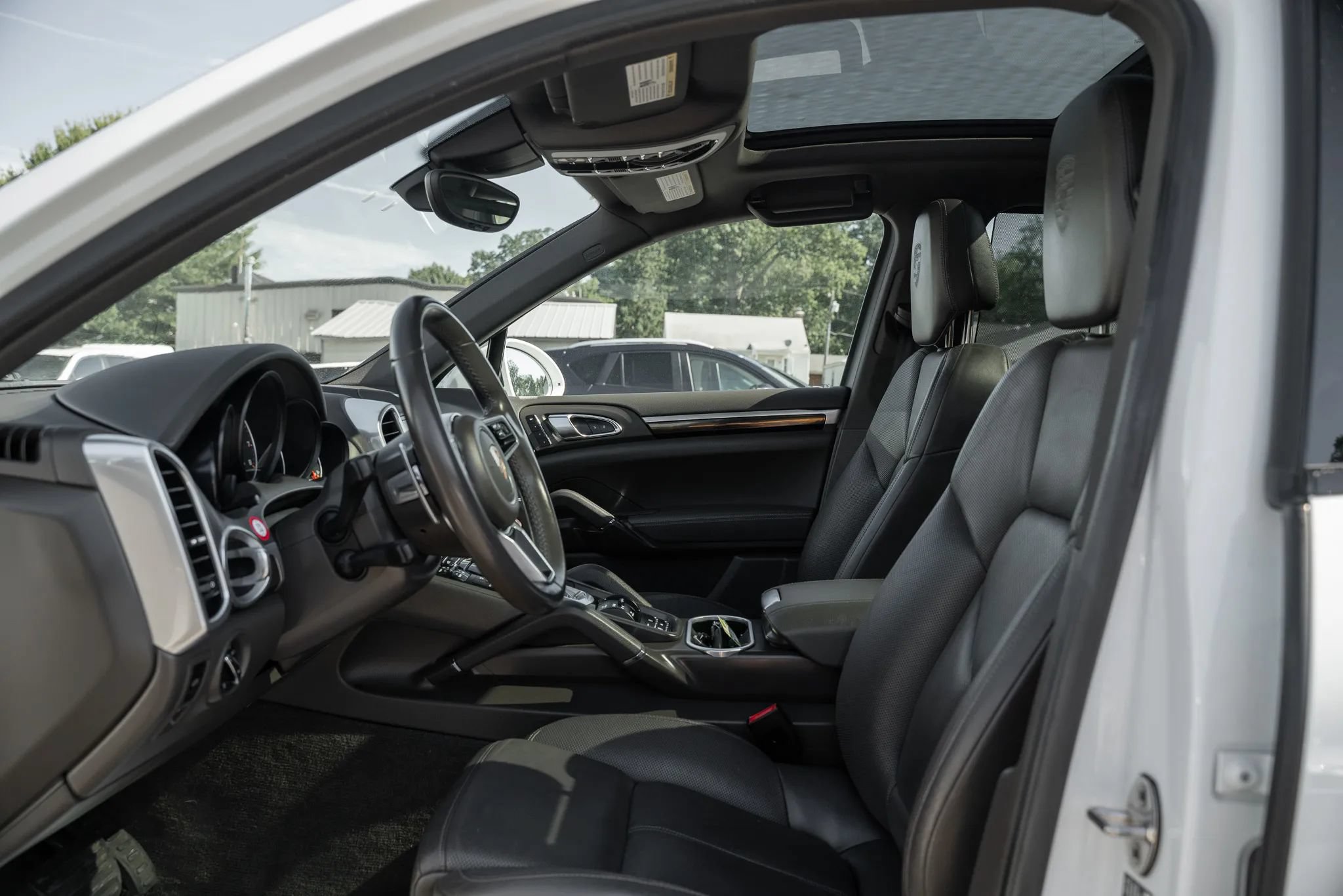 Used 2017 Porsche Cayenne AWD/4WD image 7
