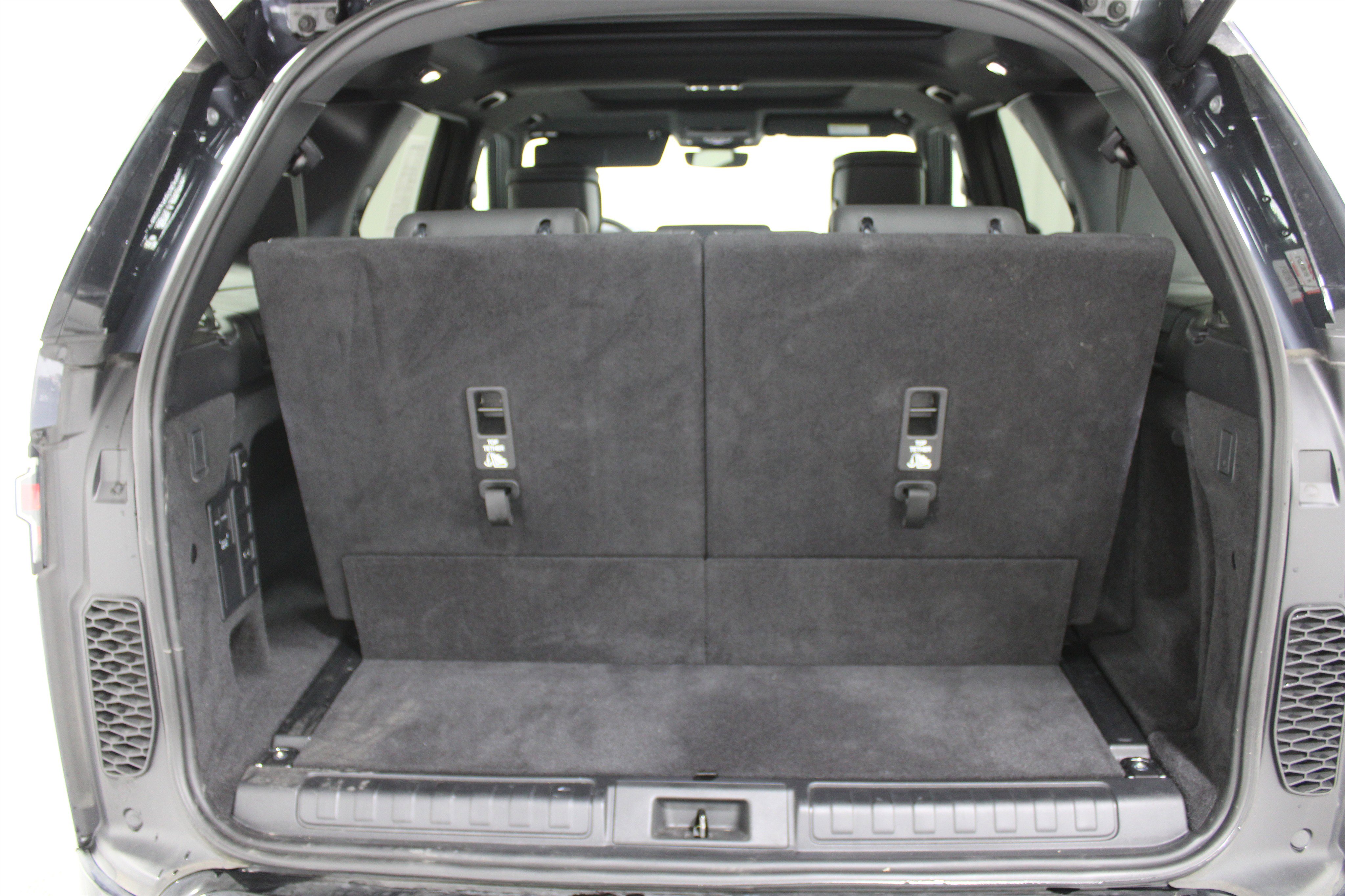 Used 2024 Land Rover Discovery Dynamic SE AWD/4WD image 23