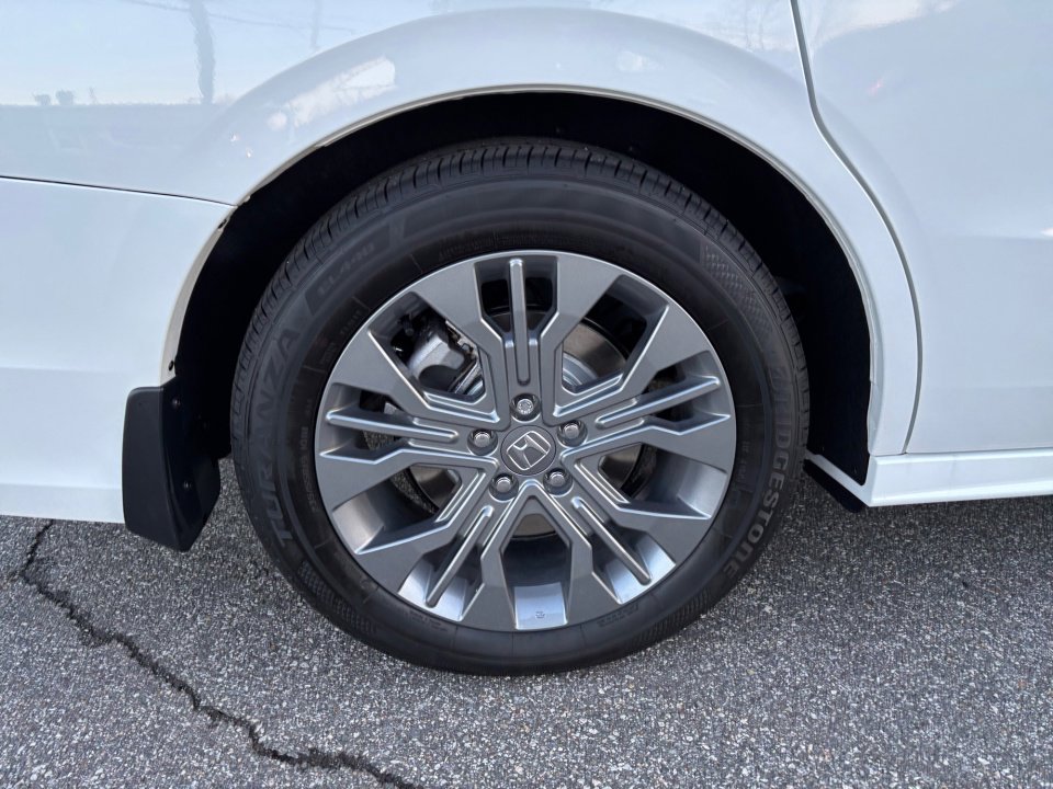 New 2026 Honda Odyssey Touring image 23