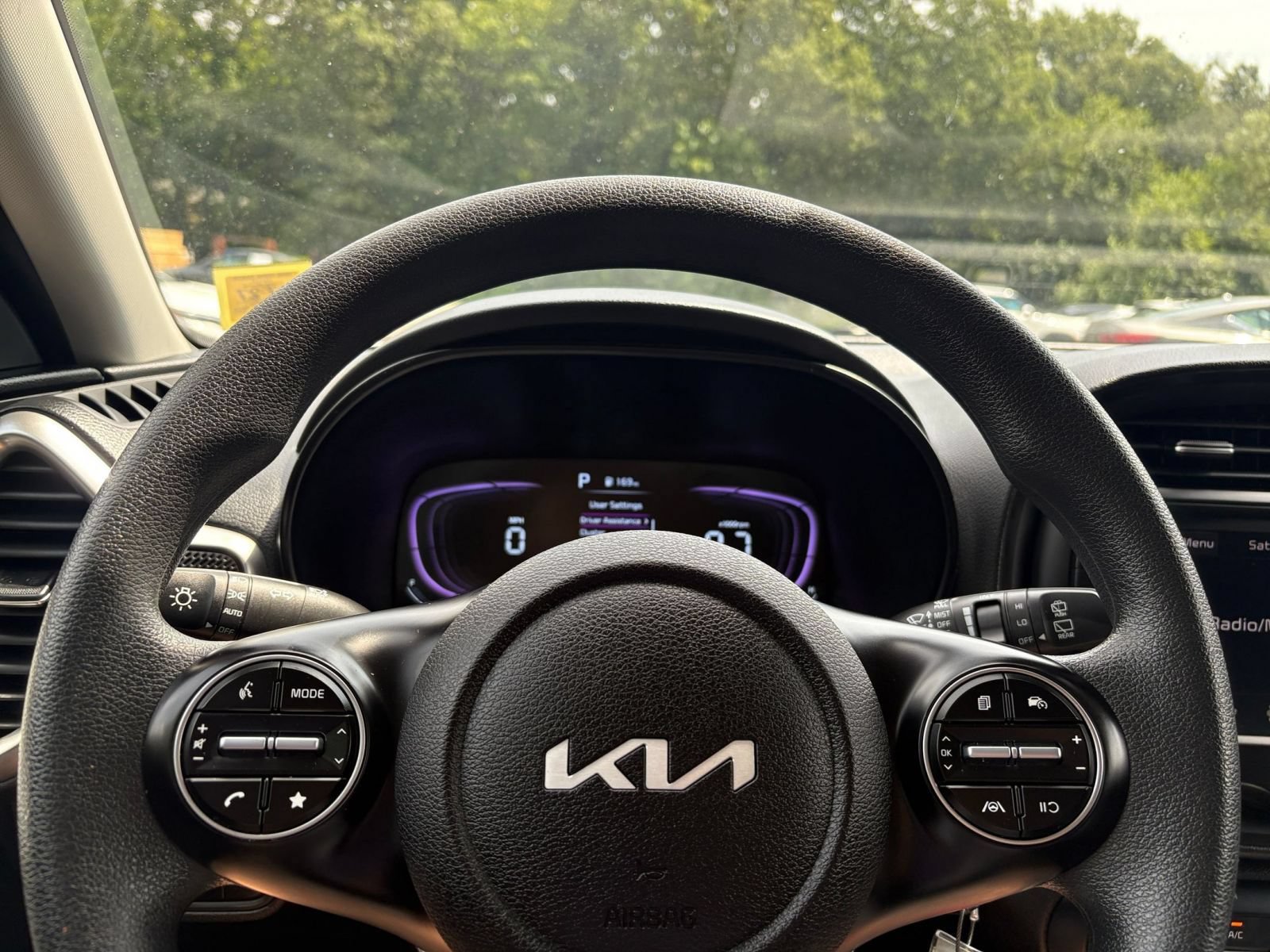 Used 2025 Kia Soul LX w/ LX Technology Package FWD image 25
