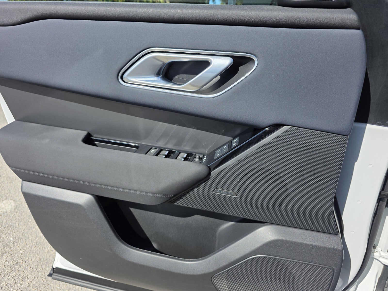 Certified 2024 Land Rover Range Rover Velar Dynamic SE image 20