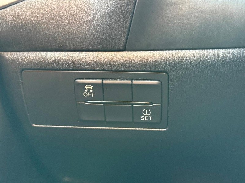 Used 2017 MAZDA MAZDA3 Touring image 30