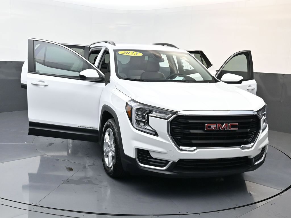 Used 2023 GMC Terrain SLE w/ Driver Convenience Package image 22