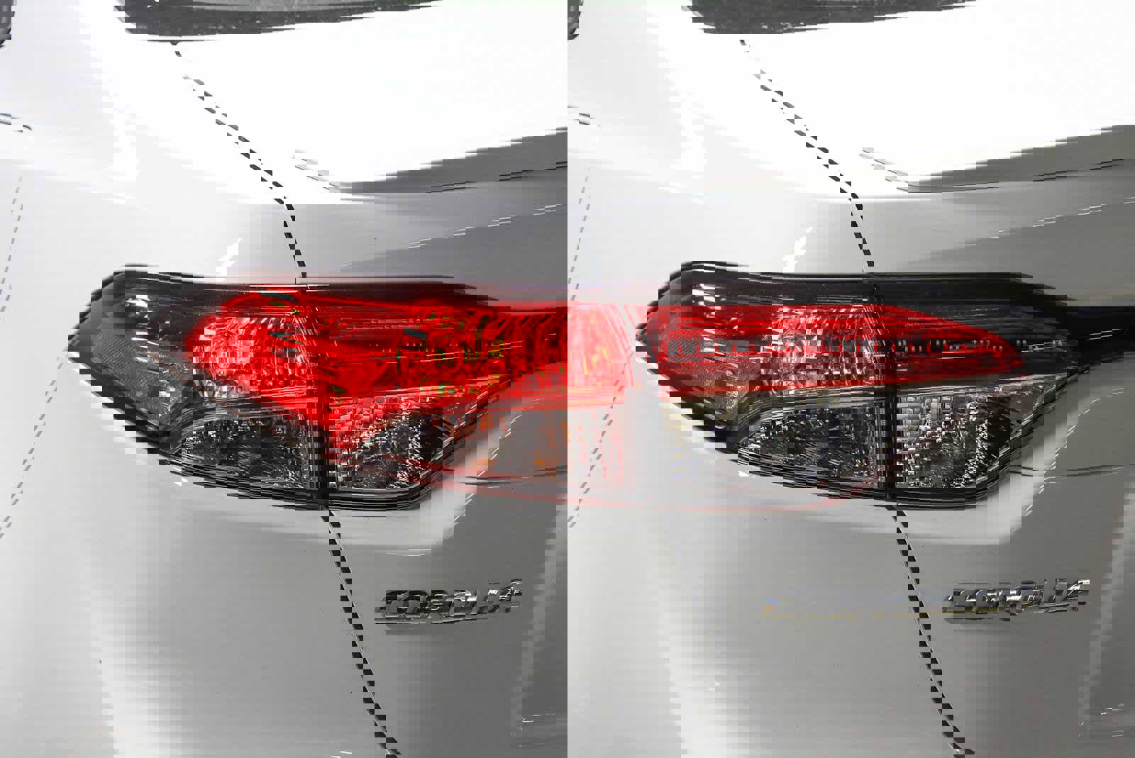 New 2025 Toyota Corolla SE image 8