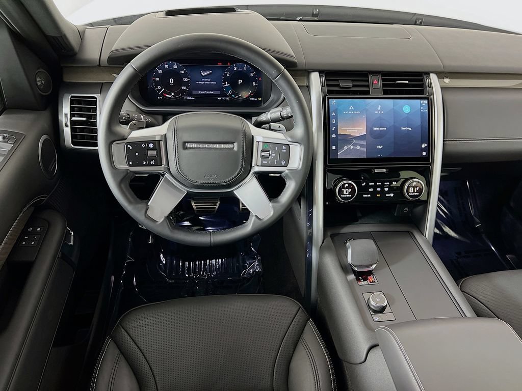 Certified 2025 Land Rover Discovery Metropolitan Edition AWD/4WD image 24