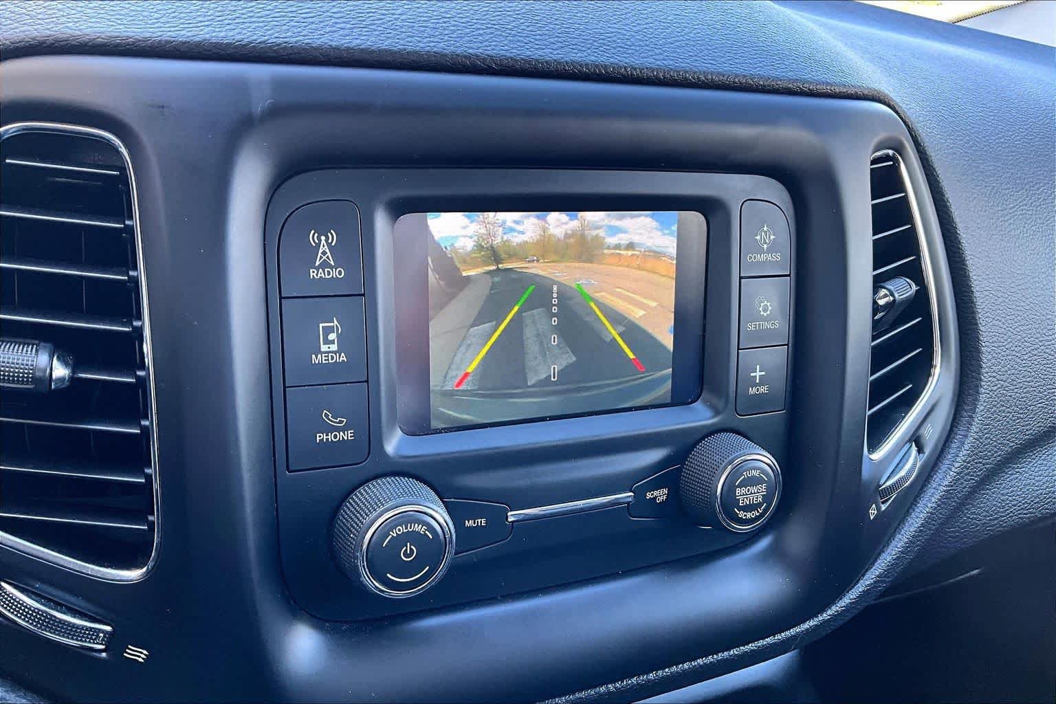 Used 2018 Jeep Compass Latitude AWD/4WD image 29