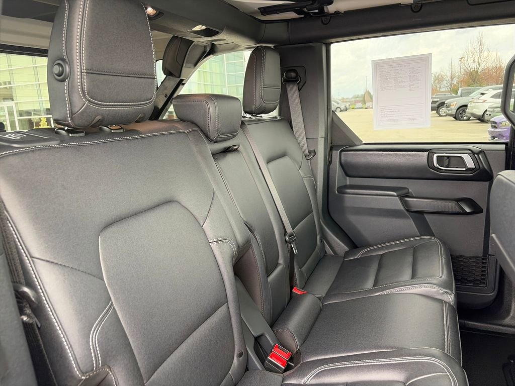 Used 2025 Ford Bronco Badlands AWD/4WD image 40
