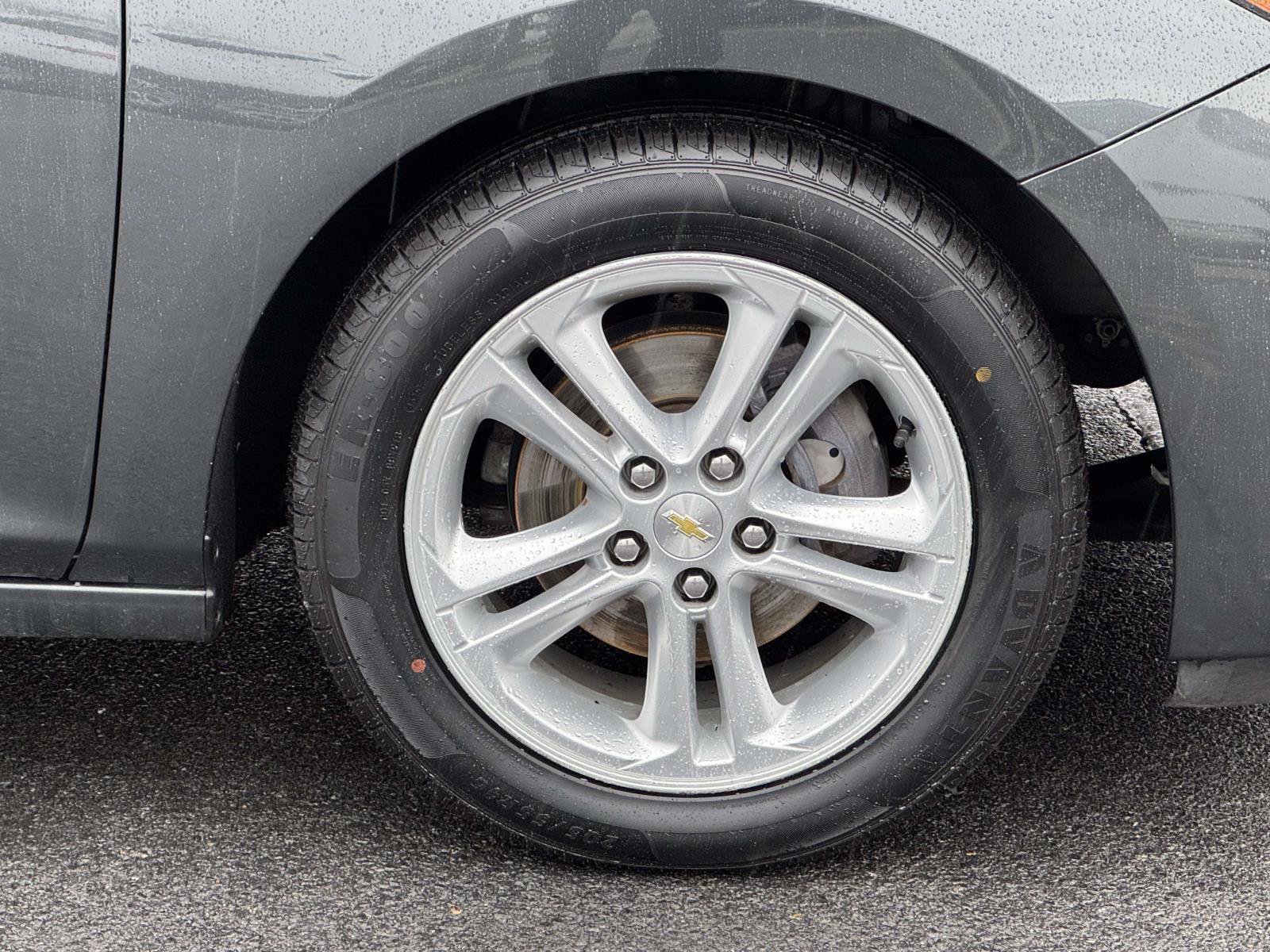 Used 2018 Chevrolet Cruze LT w/ Sun And Sound Package image 7