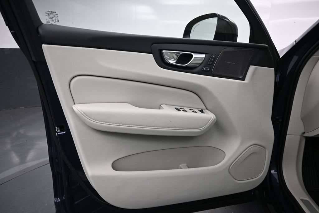 New 2026 Volvo XC60 B5 Ultra w/ Climate Package AWD/4WD image 9