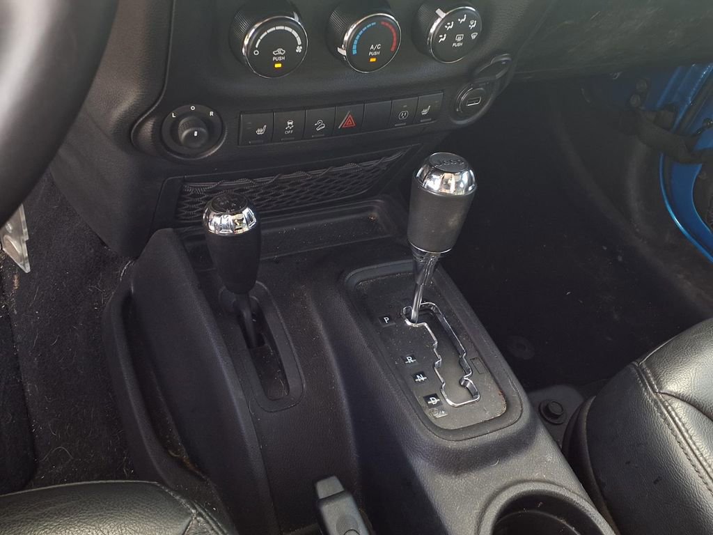 Used 2015 Jeep Wrangler Unlimited Sahara AWD/4WD image 8