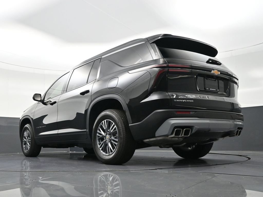 Used 2025 Chevrolet Traverse LT image 25