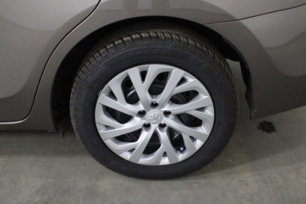 Used 2017 Toyota Corolla LE image 38
