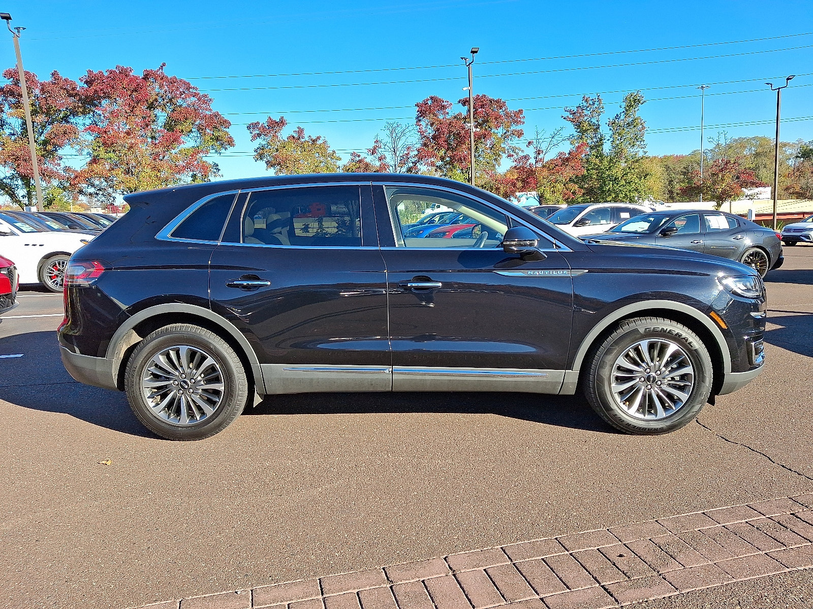 Used 2020 Lincoln Nautilus Reserve image 7