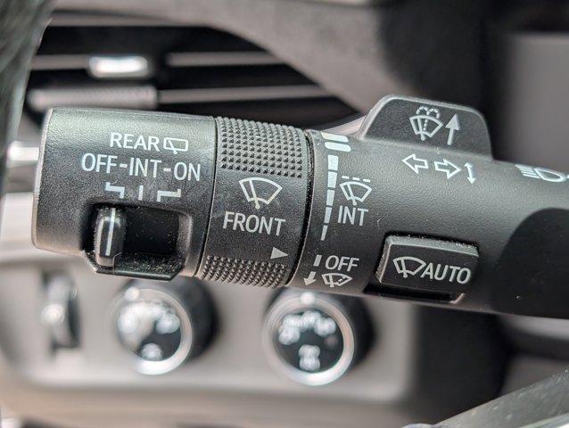 Used 2020 Cadillac Escalade Platinum image 26