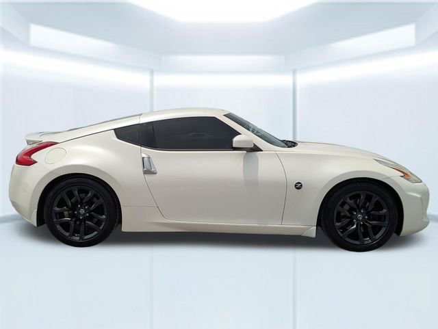 Used 2015 Nissan 370Z Coupe RWD image 7