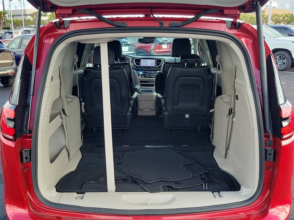 Used 2024 Chrysler Pacifica Touring-L image 25