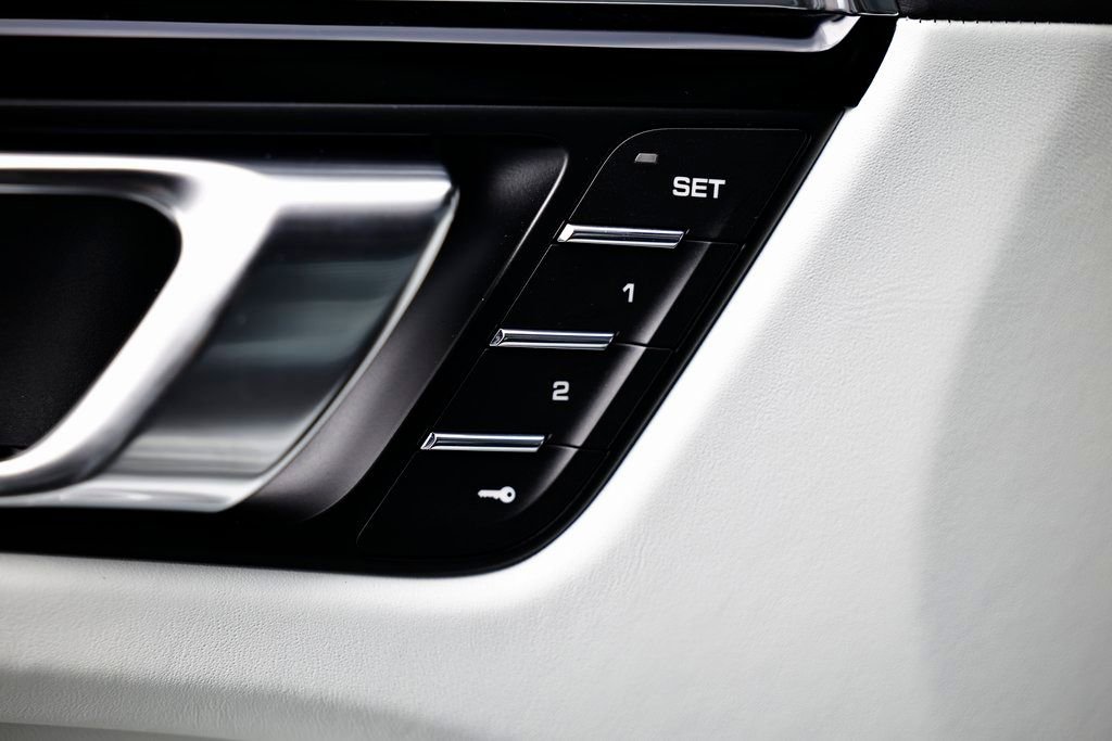 Certified 2026 Porsche Macan image 20