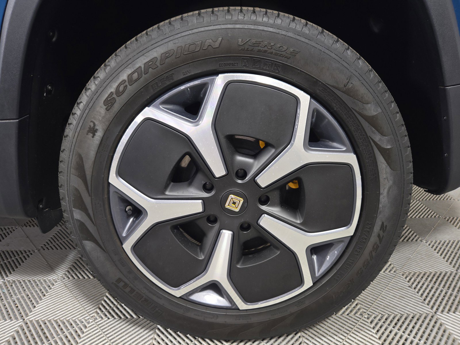 Used 2022 Rivian R1T Adventure image 10