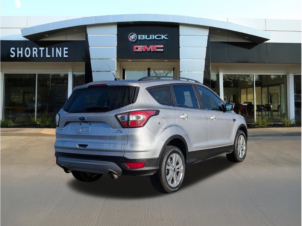 Used 2017 Ford Escape SE w/ Equipment Group 201A image 3