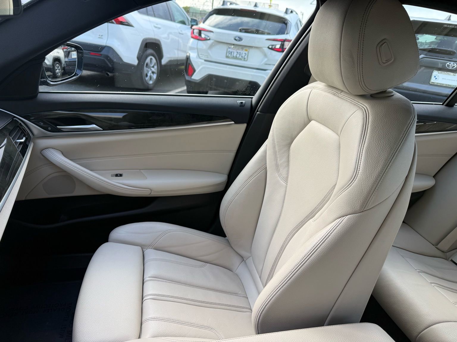 Used 2023 BMW 530e w/ Convenience Package image 21