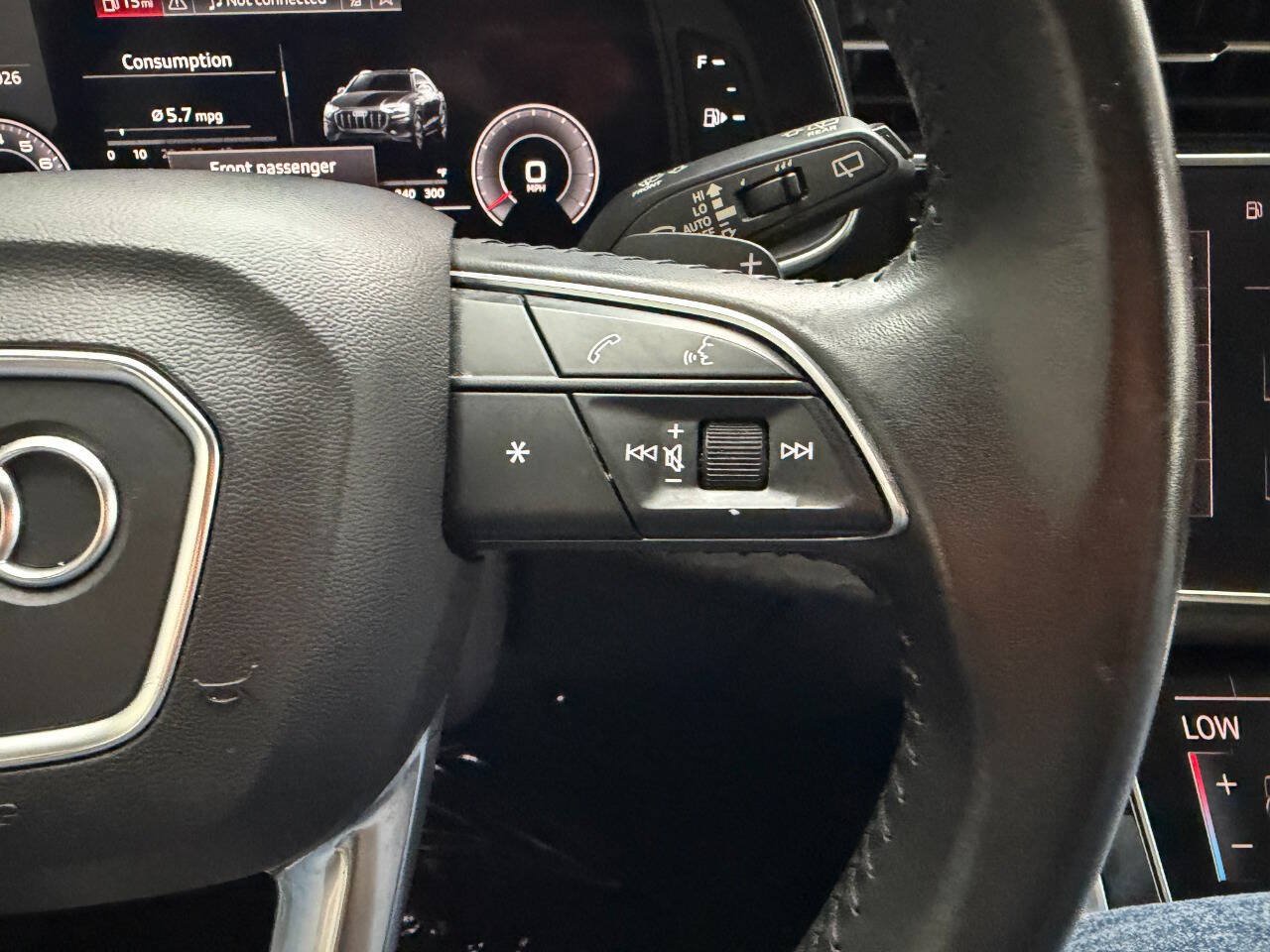 Used 2019 Audi Q8 Premium Plus w/ Premium Plus AWD/4WD image 24
