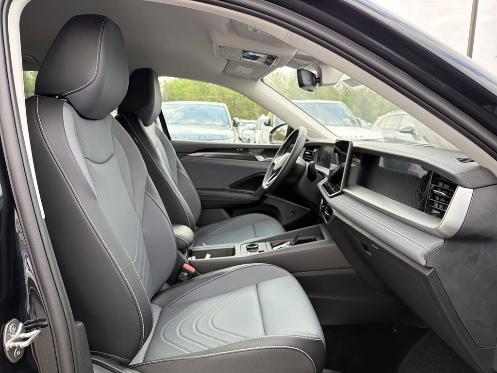 New 2026 Volkswagen Tiguan SE FWD image 18