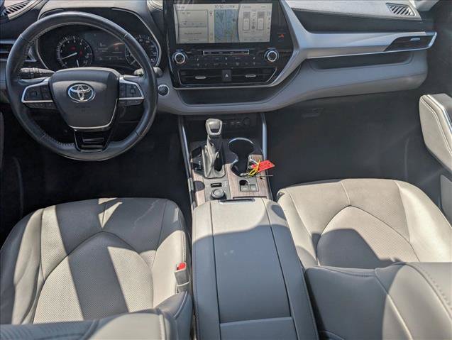 Used 2021 Toyota Highlander Platinum AWD/4WD image 16