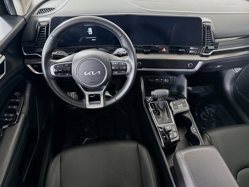 Used 2024 Kia Sportage EX image 3