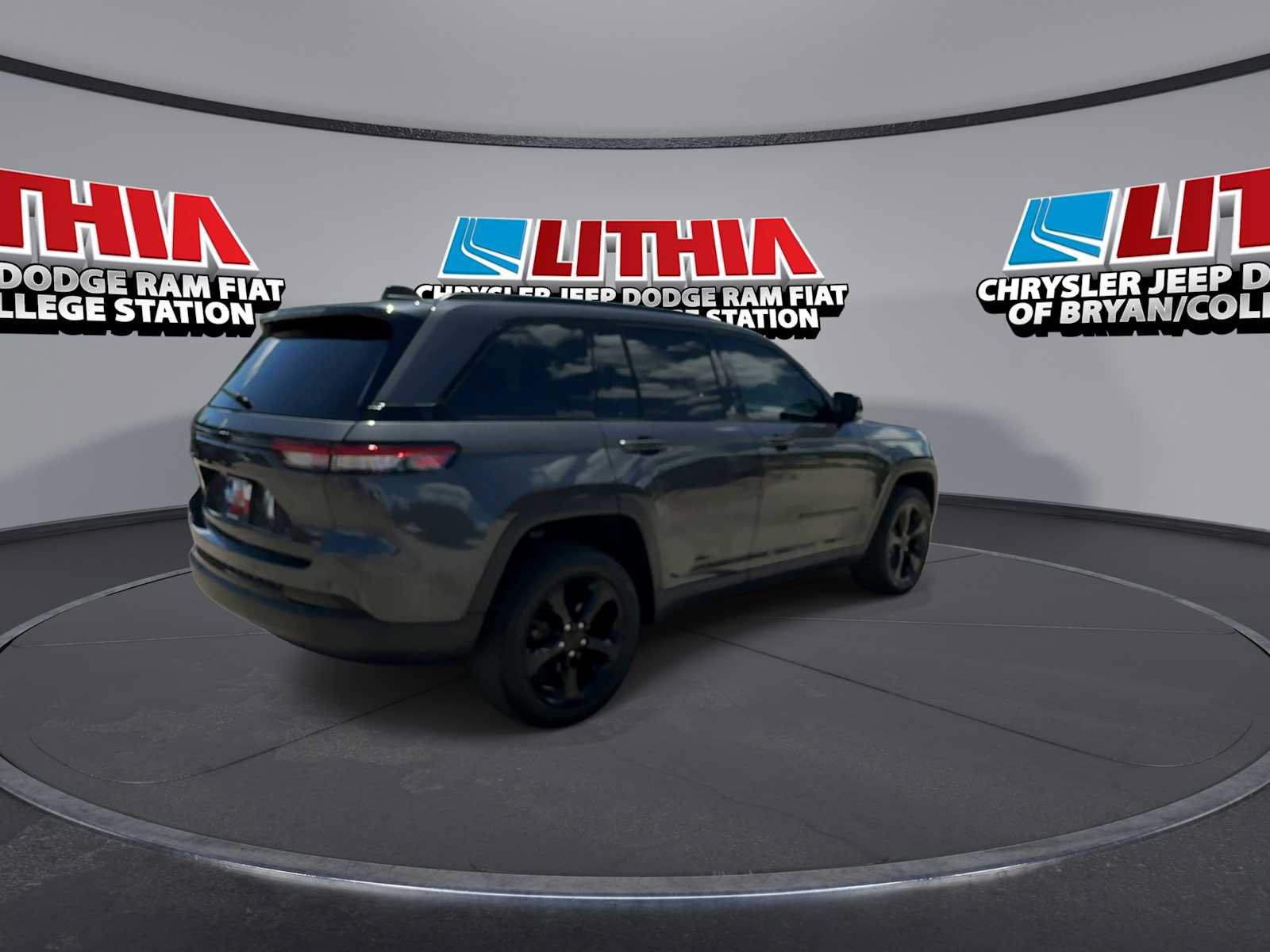 Used 2023 Jeep Grand Cherokee Limited w/ Black Appearance Package RWD image 8