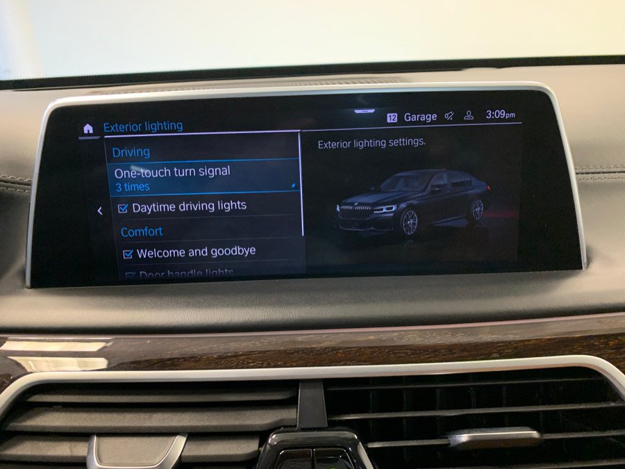 Used 2021 BMW 750i xDrive w/ Executive Package AWD/4WD image 41