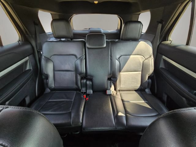 Used 2017 Ford Explorer XLT w/ Equipment Group 202A AWD/4WD image 20