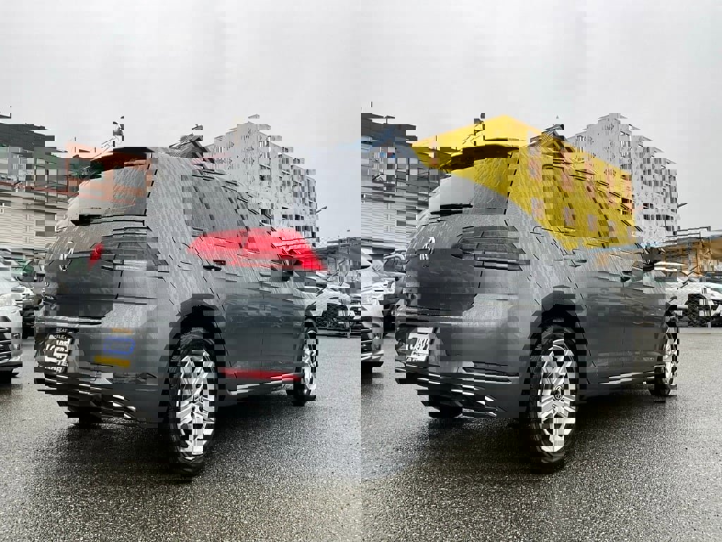 Used 2021 Volkswagen Golf 4-Door image 8