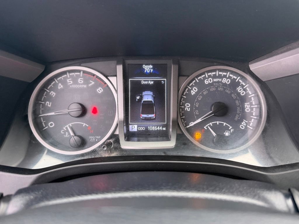 Used 2018 Toyota Tacoma SR5 AWD/4WD image 30