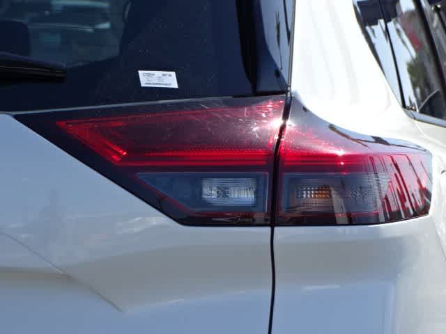 Used 2021 Nissan Rogue SL AWD/4WD image 14